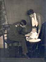 /album/plukovnik-jezdectva-miroslav-broz-1892/a5-rodina-brozu-1892-jpg/